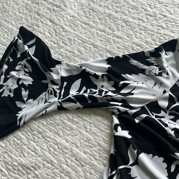 Dress - Picture 4 of 4